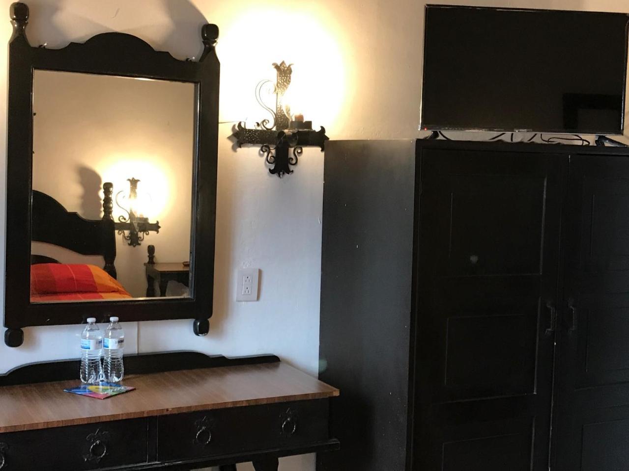 Hotel Villa De Flores Uruapan  Exteriör bild
