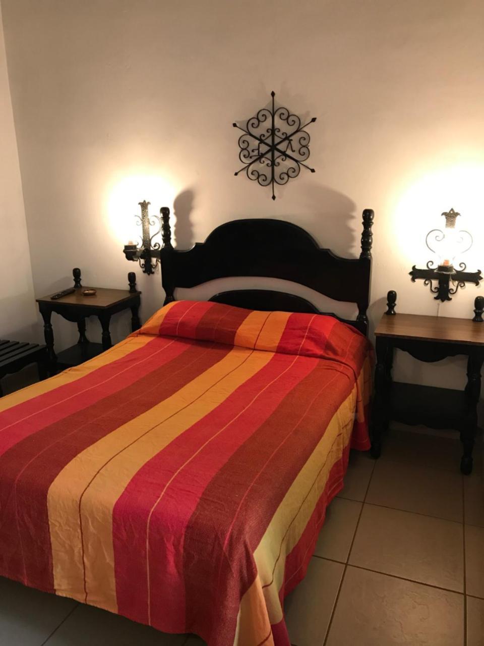 Hotel Villa De Flores Uruapan  Exteriör bild