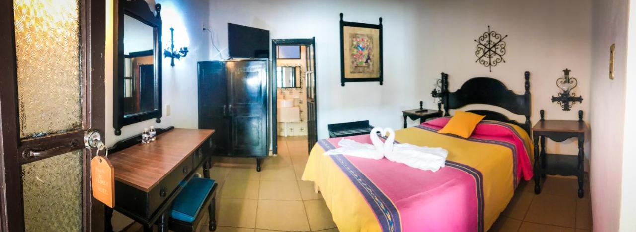 Hotel Villa De Flores Uruapan  Exteriör bild