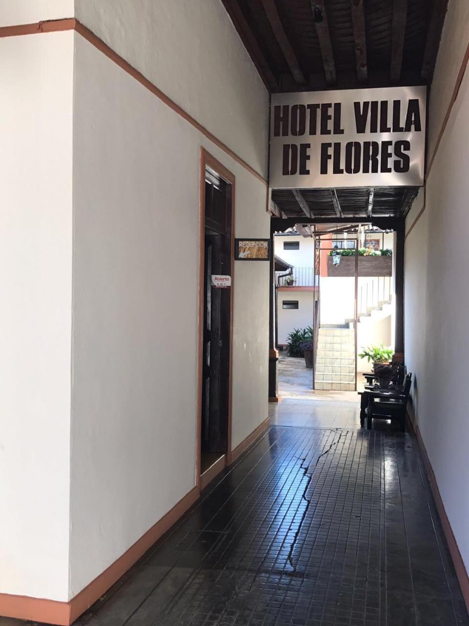 Hotel Villa De Flores Uruapan  Exteriör bild