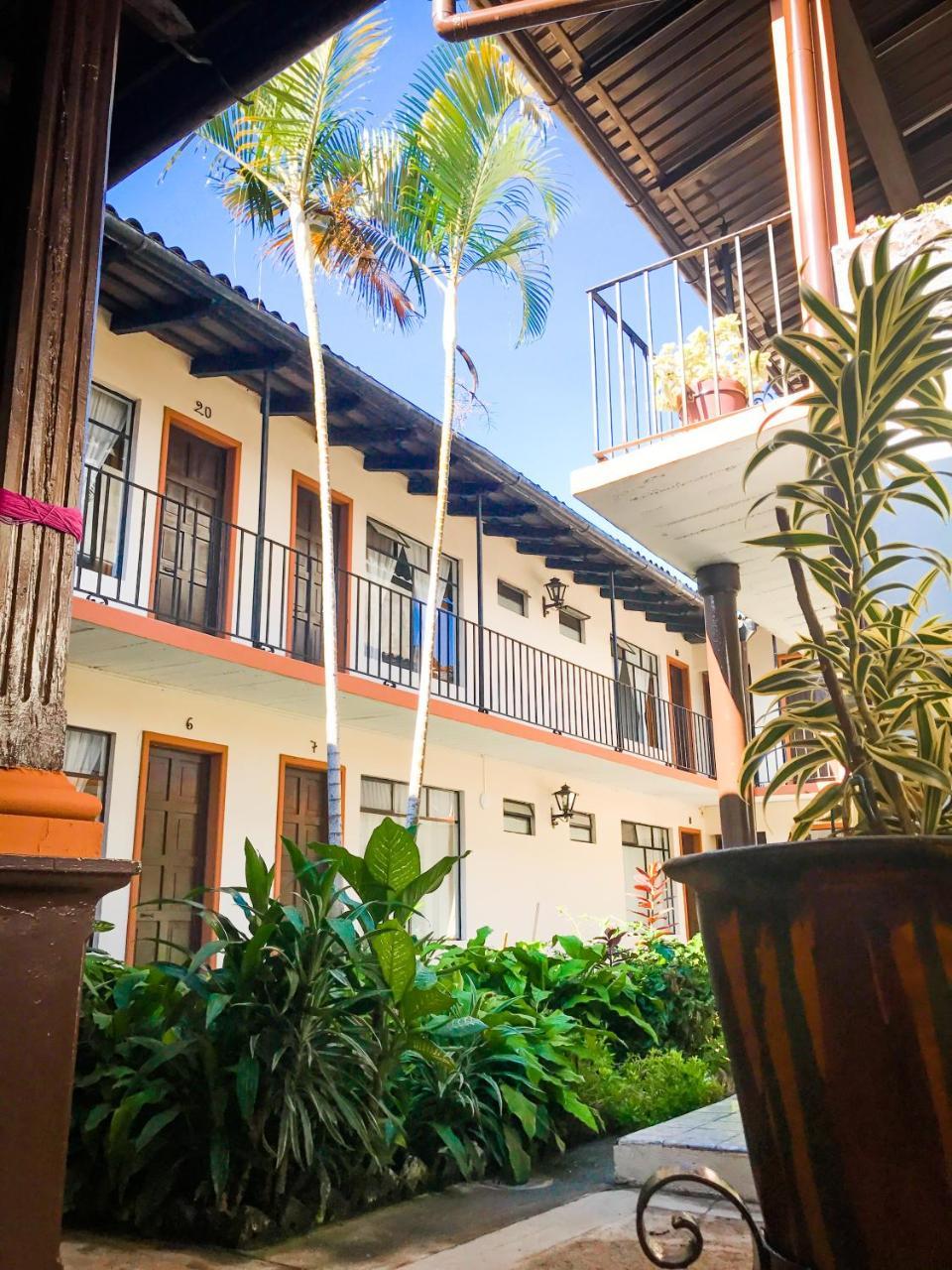 Hotel Villa De Flores Uruapan  Exteriör bild