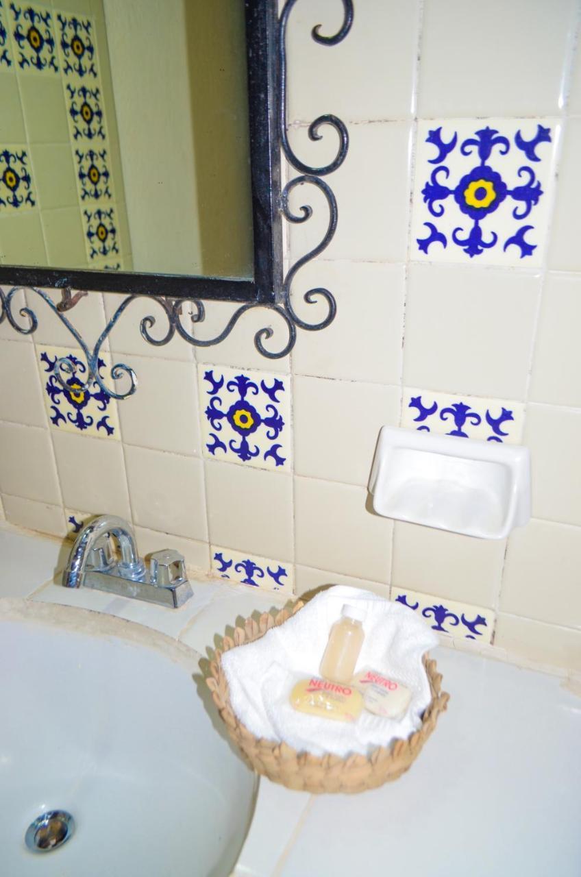 Hotel Villa De Flores Uruapan  Exteriör bild
