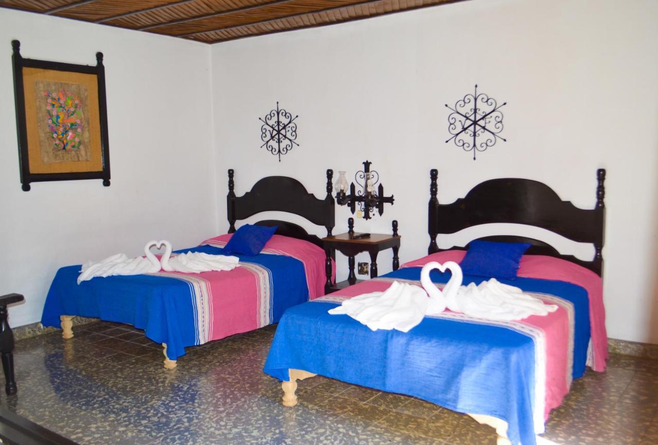 Hotel Villa De Flores Uruapan  Exteriör bild