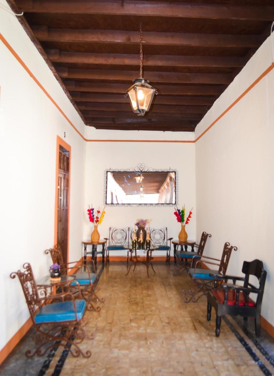 Hotel Villa De Flores Uruapan  Exteriör bild