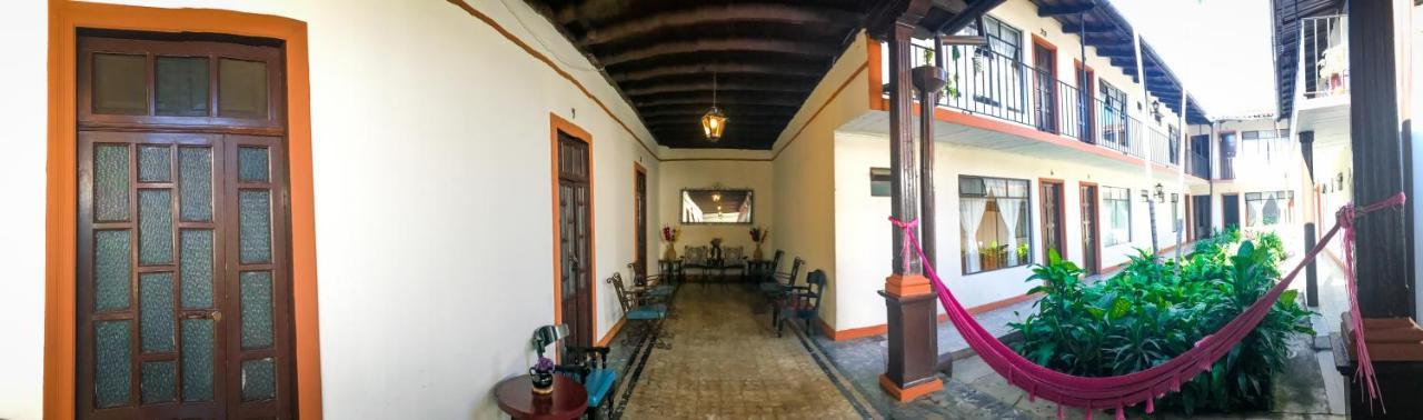 Hotel Villa De Flores Uruapan  Exteriör bild