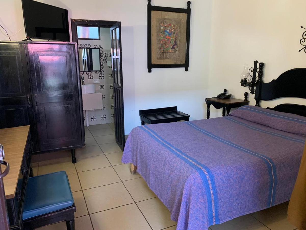 Hotel Villa De Flores Uruapan  Exteriör bild