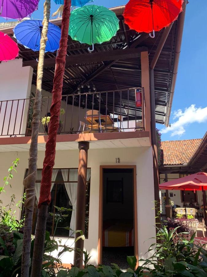 Hotel Villa De Flores Uruapan  Exteriör bild