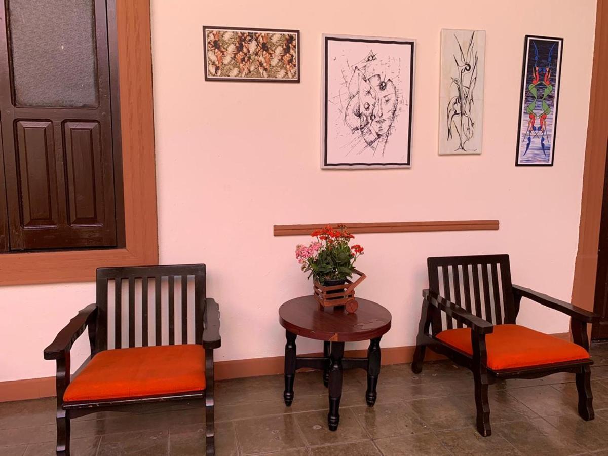 Hotel Villa De Flores Uruapan  Exteriör bild