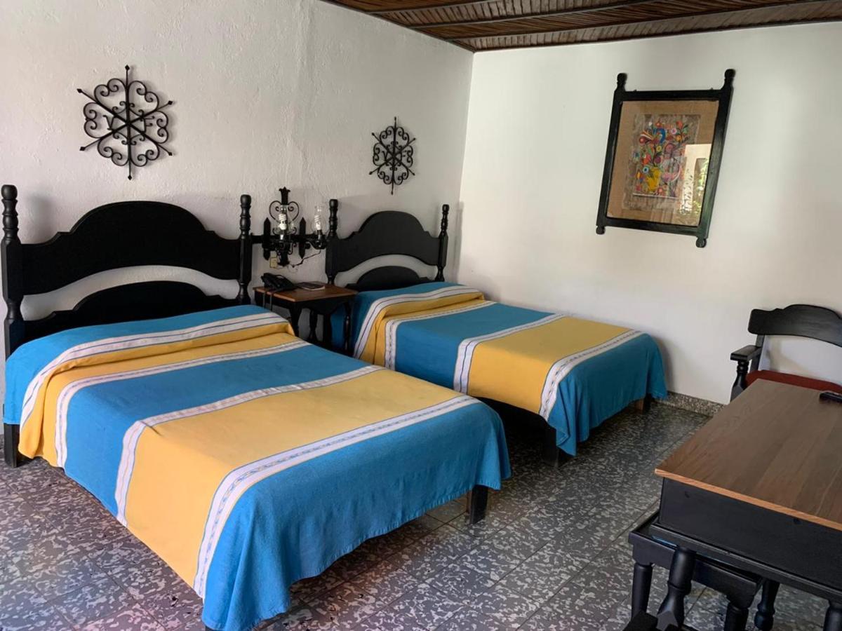 Hotel Villa De Flores Uruapan  Exteriör bild