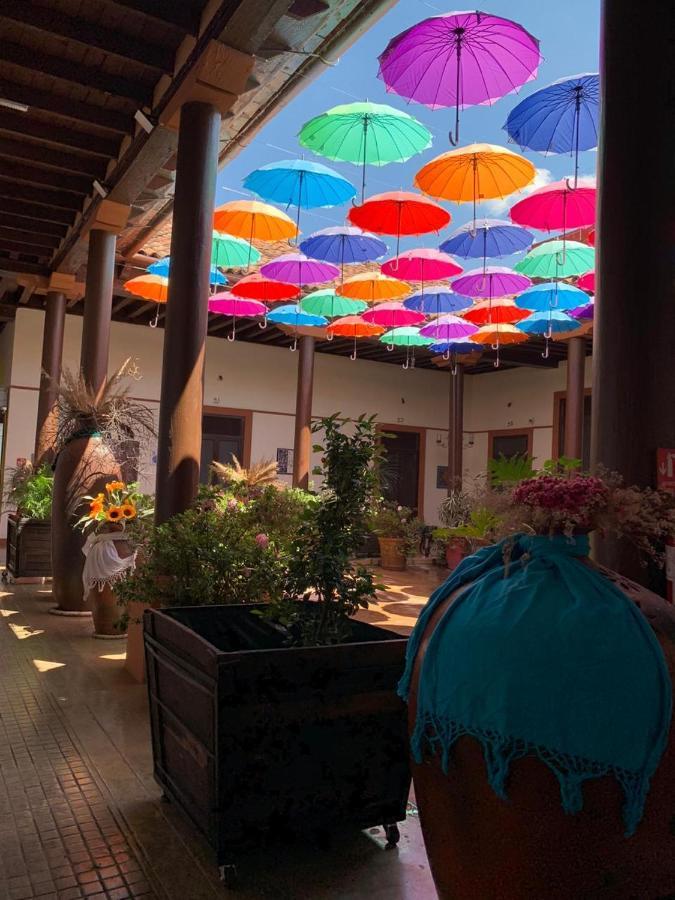 Hotel Villa De Flores Uruapan  Exteriör bild