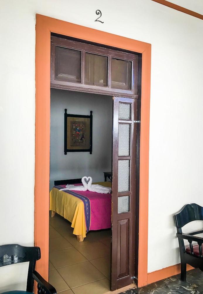 Hotel Villa De Flores Uruapan  Exteriör bild