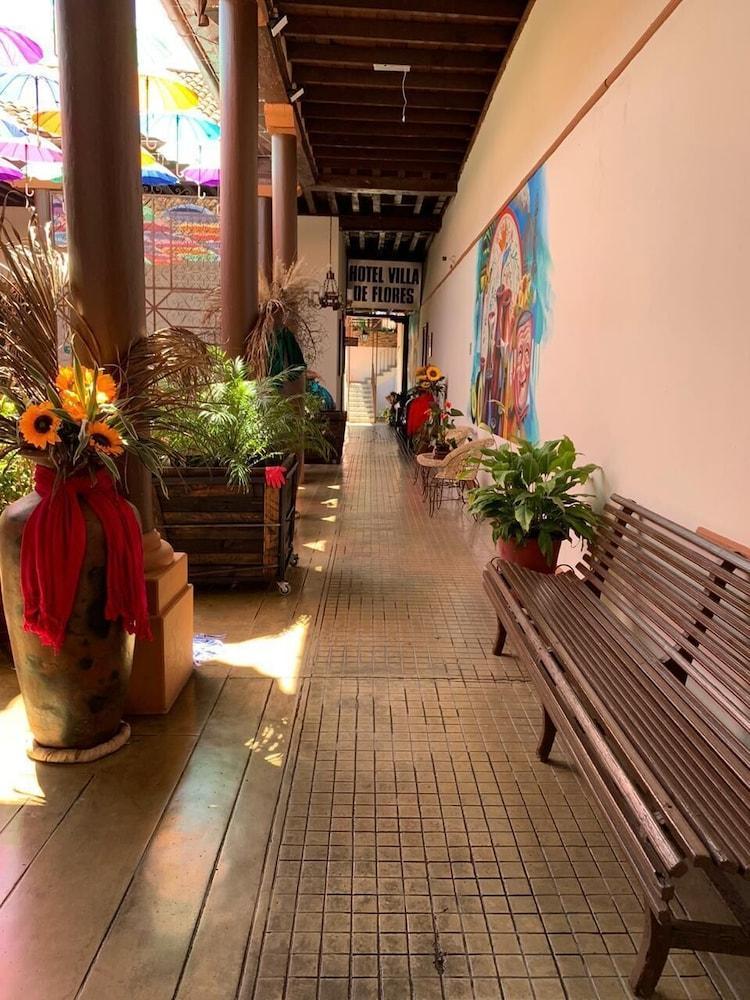 Hotel Villa De Flores Uruapan  Exteriör bild